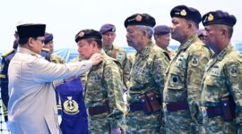 Presiden Prabowo Saksikan Kekuatan TNI AL dan Anugerahkan Penghargaan