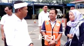 Gubernur Jawa Barat, Dedi Mulyadi, melakukan inspeksi mendadak ke PT Tirta Investama di Desa Darmaga, Cisalak - Subang.