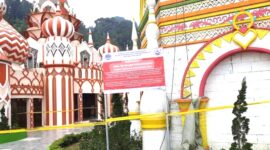Pembongkaran objek wisata Hibisc Fantasy Puncak dan penutupan beberapa cafe serta hotel di kawasan Puncak Bogor menyebabkan ratusan pekerja kehilangan pekerjaan.