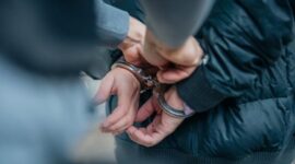 Polisi telah menangkap dua orang tersangka pembunuhan sopir taksi online, Ujang Adiwijaya (57), yang jasadnya ditemukan di Tol Jagorawi, Bogor, Jawa Barat.