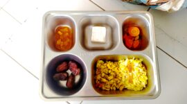 Program Makan Bergizi Gratis (MBG) tengah menjadi sorotan setelah tidak masuk dalam kebijakan efisiensi anggaran pemerintah.