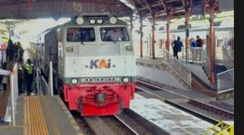 Dedi Mulyadi, meminta seluruh perlintasan kereta api di wilayahnya segera dilengkapi pintu lintasan otomatis atau berbasis digital.