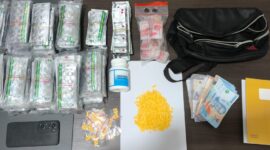 Perang melawan obat keras ilegal, Polres Garut amankan pengedar dan ribuan pil terlarang. 