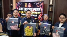 Kabid Humas Polda Jawa Barat Kombes Pol. Hendra Rochmawan mengatakan, penyidik masih mendalami perkara tersebut dan membuka kemungkinan adanya korban lain.