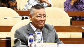 Prof. Romli Atmasasmita merupakan pakar hukum pidana yang dikenal sebagai salah satu tokoh penting dalam pembentukan Komisi Pemberantasan Korupsi (KPK).