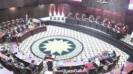 Pemohon uji materi Nomor 294/PUU-XXIV/2026, Aris Armunanto, meminta pemerintah memprioritaskan penguatan pendanaan pendidikan tinggi dan kesejahteraan dosen daripada membangun perguruan tinggi baru, termasuk rencana pendirian Universitas Republik Indonesia (URI).