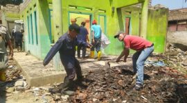 Bacalon Kades) Tanjungsiang, Endang Suherman, menyampaikan keprihatinannya terhadap musibah kebakaran yang menimpa warga di Kampung Cikadu, Desa Tanjungsiang. Poto. Deltanusantara.com