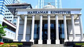 Mahkamah Konstitusi (MK) melalui Putusan Nomor 62/PUU-XXII/2024 menghapus ketentuan presidential threshold sebagaimana diatur dalam Pasal 222 Undang-Undang Nomor 7 Tahun 2017 tentang Pemilu.
