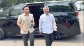 Presiden Prabowo Subianto memanggil Menteri Keuangan (Menkeu) Suahasil Nazara ke Istana Kepresidenan. 