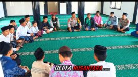 Kapolsek Cisalak didampingi Kanit Binmas Polsek Cisalak Aipda Ageng Suprayogi, Kanit Reskrim Aipda Mulyana Nugraha, serta personel Unit Samapta Bripka Deden Solihin.