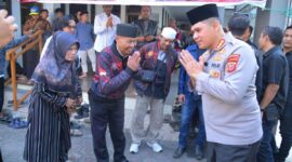 Kabid Humas Polda Jabar Kombes Pol. Hendra Rochmawan, menyempatkan diri bertakziah ke rumah duka almarhum di kawasan Arcamanik, Kota Bandung, Rabu (7/10/2026).