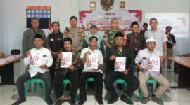 Momen Poto bersamamu, Forkopincam Cisalak, Panitia Pilkades beserta calon Kepala desa Gardusayang. 