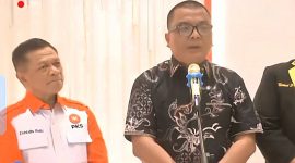 Mantan Wakil Menteri Hukum dan HAM, Denny Indrayana, bersama tim kuasa hukumnya menyatakan mencabut gugatan terkait surat keterangan (suket) penyetaraan pendidikan Wapres Gibran. 