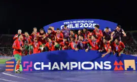 alt=Hakimi félicite les champions du monde