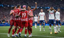 ALT= Atlético Madrid – Tottenham : les joueurs de l’Atlético célèbrent un but face aux Spurs lors du huitième de finale de Ligue des champions au Wanda Metropolitano