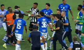 alt= Bagarre Atlético Mineiro - Cruzeiro en finale Minas Gerais