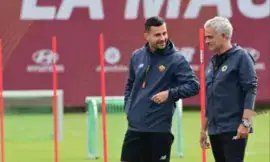Alt= Joao Sacramento en compagnie de Jose Mourinho sous le maillot de la Roma.