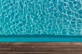 Séjour à moto en Corse et hôtel avec piscine