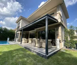 Tavan Perdesi Foto Galeri 3 Villa terasında cam tavanlı pergola üzerinde tavan perdesi uygulaması