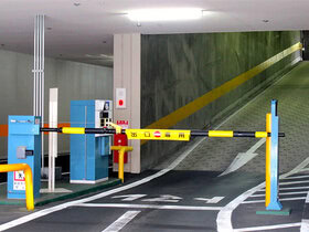 株式会社日本防犯設備 【立体駐車場】赤外線監視カメラシステム
