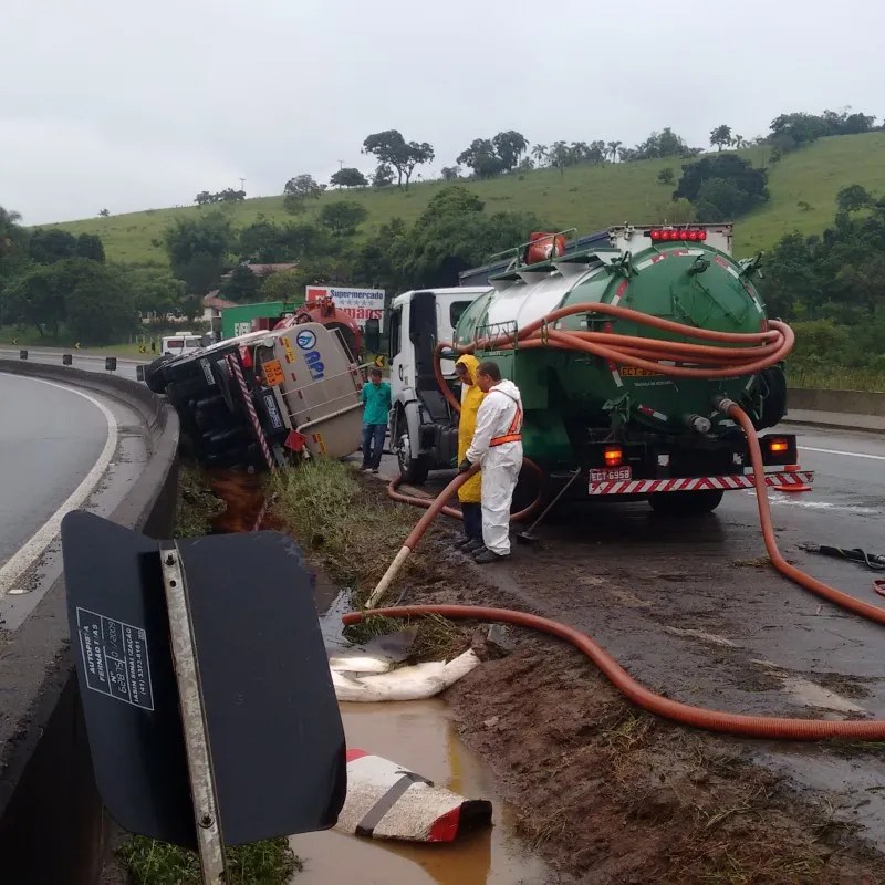 Limpeza de Caixa Separadora de Óleo Limpeza de Caixa Separadora de Óleo