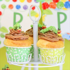 はらぺこあおむしテーマのバースデイパーティー : very hungry caterpillar themed birthday party