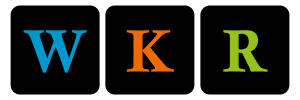 Logo der WKR mit blauen und orangen Buchstaben auf schwarzem Hintergrund, relevant für Reisereklamation 2025.