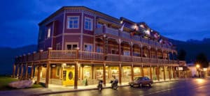 Kaslo Hotel nightime pic to see it in the dark