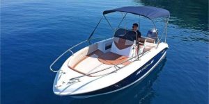 Syros 190 speedboat anchored in Opatija, ideal for rental and day trips on the Adriatic