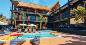 pool area at Che Puerto Escondido hostel