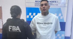 Lee más sobre el artículo Detuvieron al cantante Callejero Fino en Tigre