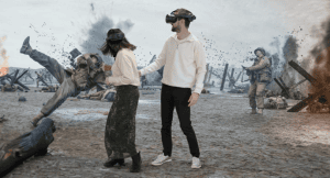 Photographie montrant des personnes portant un casque de réalité virtuelle (VR) et qui sont plongée au coeur du débarquement en Normandie. Activité proposée par le musée DDAY OMAHA Museum.
