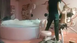 八爪椅上干苗条小姐姐，粉红诱惑情趣