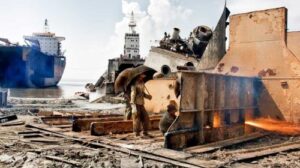 Shipbreaking-Yard-in-Bangladesh