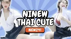 คลิปโป๊แตกในนักเรียนไทย Pornhub น้องนินิว Ninew Thai Cute สาววัยรุ่นขาวเนียนหุ่นดี ใส่ชุดนักเรียนมาเย็ดกับแฟนในโรงแรม ถกกระโปรงยืนเด้าท่าหมา เลียหีแล้วแหกกระแทกมิดลำ ซอยหีเนียนแตกในเต็มๆ