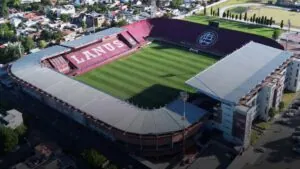Lee más sobre el artículo Un nene está grave luego de que se le cayera encima un arco en el club Lanús
