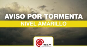 Nubes y tormenta sobre Madrid con aviso amarillo