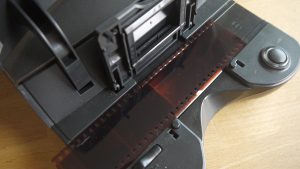Farbnegative sind nicht einfach Negative, sondern orangefarben maskiert