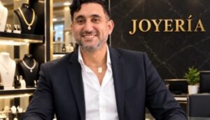 Lee más sobre el artículo Detuvieron a Ariel Vallejo, dueño de Sur Finanzas y con vínculos en la AFA