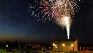 La pirotecnia en casa puede hacerse de forma segura. Foto: Pixabay-GrahamH.