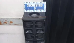 Lee más sobre el artículo Lanús: una mujer y su hijo detenidos por robar electrodomésticos de una casa