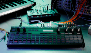 Ein schicker Korg-Sequencer im System (Foto via amazona.de)