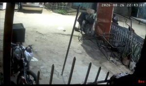 Lee más sobre el artículo Bernal Oeste: dos hombres fueron baleados desde una moto en la puerta de una casa