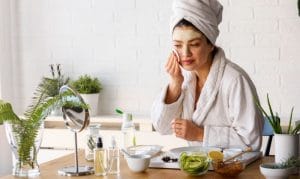Luôn chăm sóc làn da của mình mỗi ngày