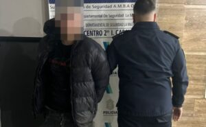 Lee más sobre el artículo Estaba acusado por homicidio, salió a robar con la tobillera electrónica y lo atraparon
