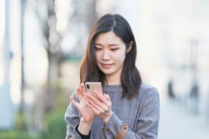 スマホ音声検索対策でのSEOとは、スマホ対策音声検索を行う方多くなっていませんか、スマホで音声検索はスマホが表れた時から行われていました、今では音声検索は当たり前になっています、音声検索でのキーワードの出現が従来のSEO対策と異なります、スマホ音声検索も考慮する必要があります。WEBページ制作でのスマホ音声検索対策も必要になります。音声検索でのSEO対策は株式会社ビジネス・ロジック・ジャパン(山口県山口市)にお問い合わせください。