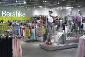 Интерьерная фотосессия магазина одежды