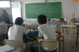 Lee más sobre el artículo Crece la preocupación por la deserción escolar en escuelas secundarias bonaerenses