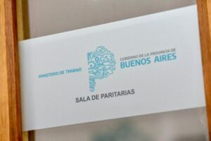 Lee más sobre el artículo Kicillof convocó a docentes y estatales bonaerenses a retomar las paritarias