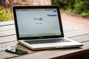 Googleフォームの送り方を徹底解説！便利な4つの機能や共有する際の注意点もご紹介
